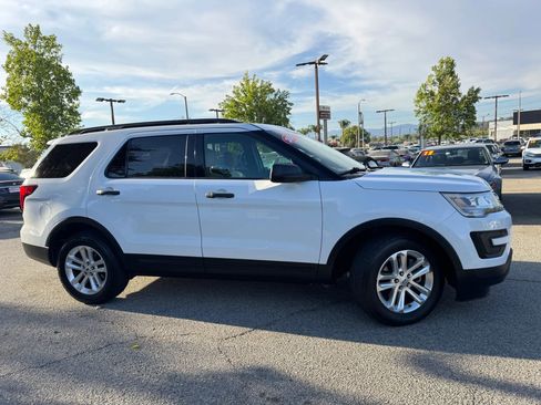 Used 2017 Ford Explorer FWD image 2