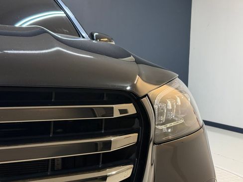 Used 2024 Mercedes-Benz GLS 450 4MATIC image 11