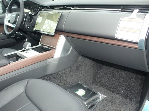 New 2026 Land Rover Range Rover SE image 26