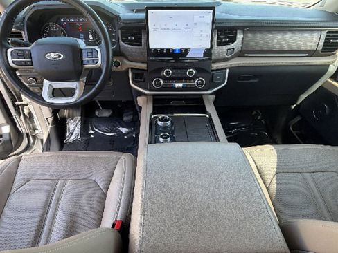 Used 2024 Ford Expedition Limited image 26