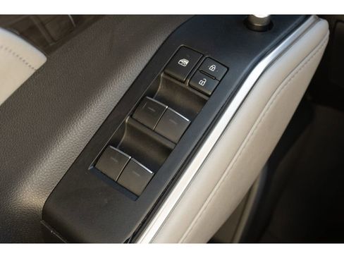 Used 2020 Toyota Highlander Limited image 29