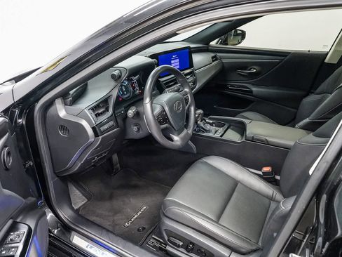 Used 2024 Lexus ES 300h w/ Premium Package FWD image 18