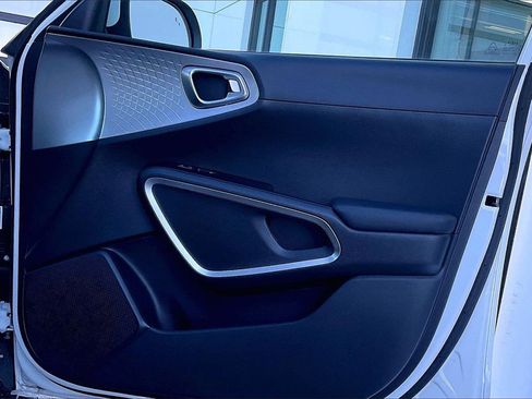 Used 2025 Kia Soul LX w/ LX Technology Package image 23