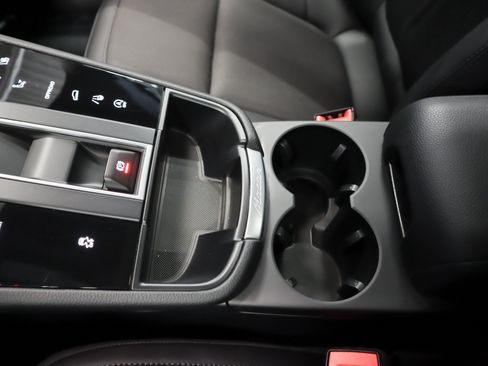 Certified 2026 Porsche Macan AWD/4WD image 16