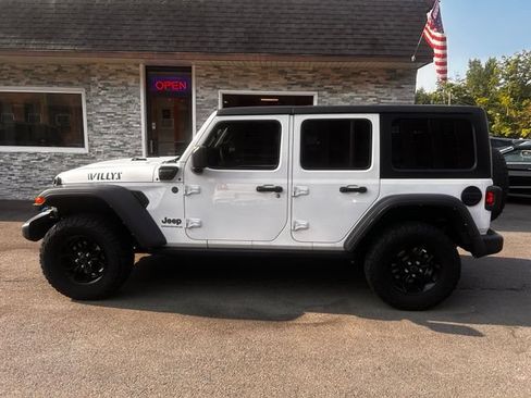 Used 2024 Jeep Wrangler Unlimited AWD/4WD image 4