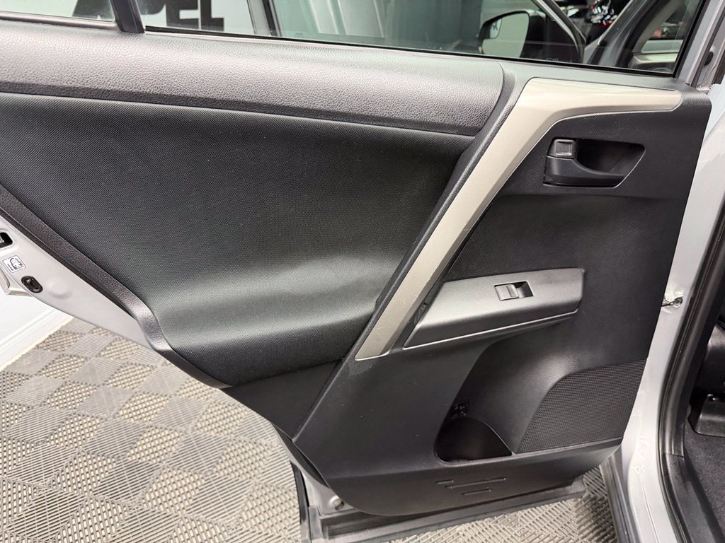 Used 2016 Toyota RAV4 LE FWD image 41