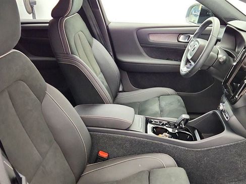 Used 2024 Volvo XC40 B5 Plus w/ Protection Package Premier AWD/4WD image 23