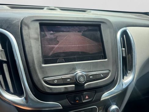 Used 2022 Chevrolet Equinox LS FWD image 16