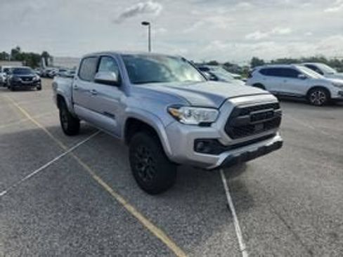 Used 2020 Toyota Tacoma SR5 RWD image 6