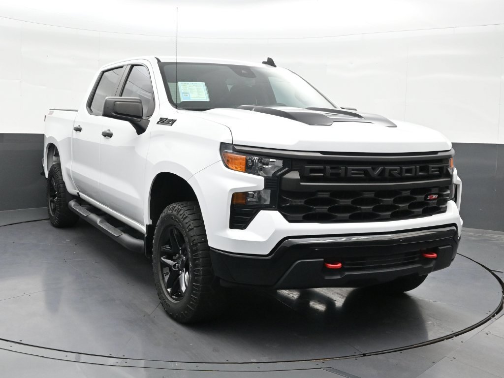 Used 2023 Chevrolet Silverado 1500 Custom Trail Boss w/ LPO, Dark Essentials Package AWD/4WD image 8