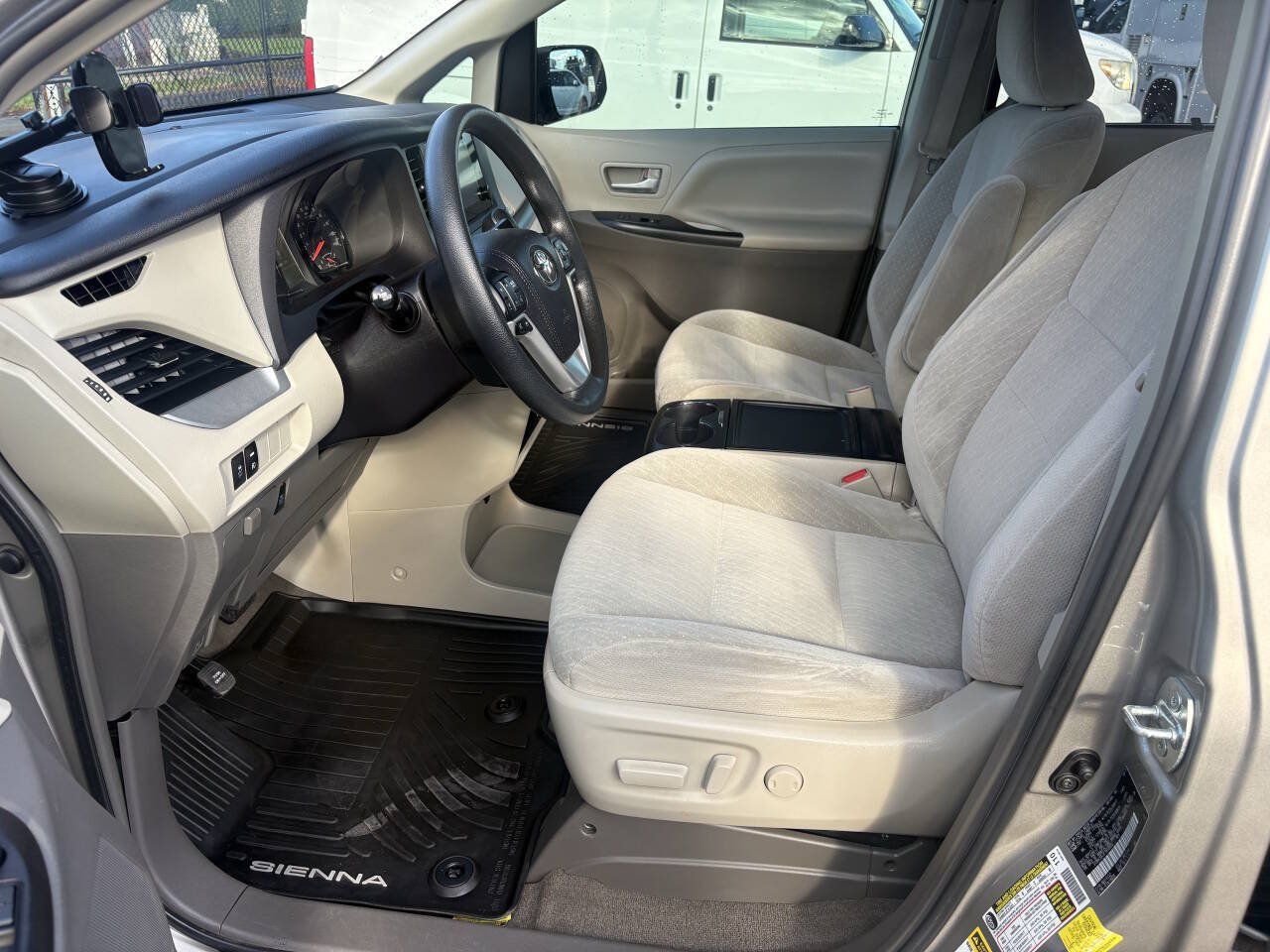 Used 2015 Toyota Sienna LE FWD image 16