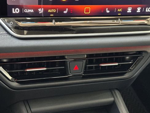 New 2026 Volkswagen Tiguan SE FWD image 18