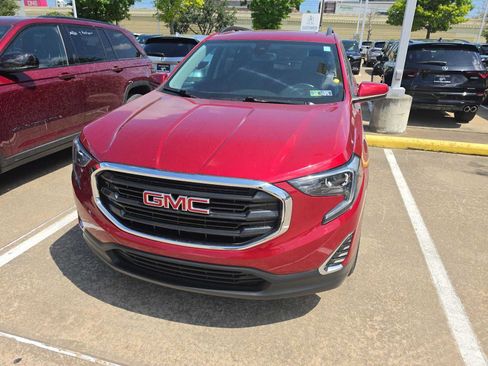 Used 2020 GMC Terrain SLE w/ Driver Convenience Package FWD image 2