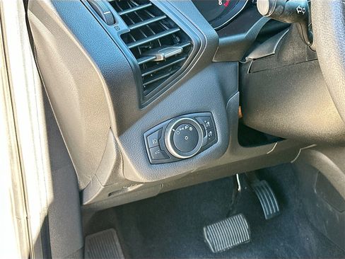 Used 2018 Ford Escape SE image 10