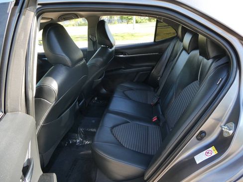 Used 2018 Toyota Camry SE w/ Convenience Package FWD image 23