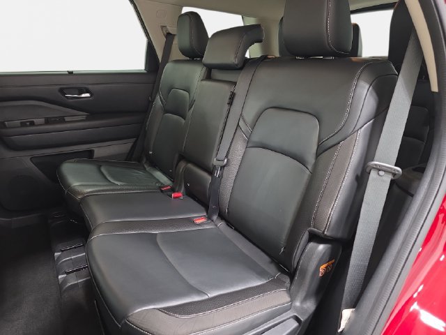 Used 2023 Nissan Pathfinder SL AWD/4WD image 13