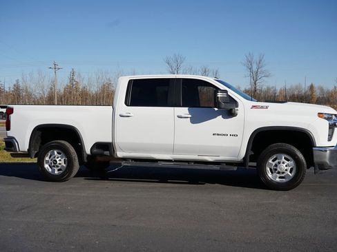 Used 2021 Chevrolet Silverado 2500 LT w/ Convenience Package image 2