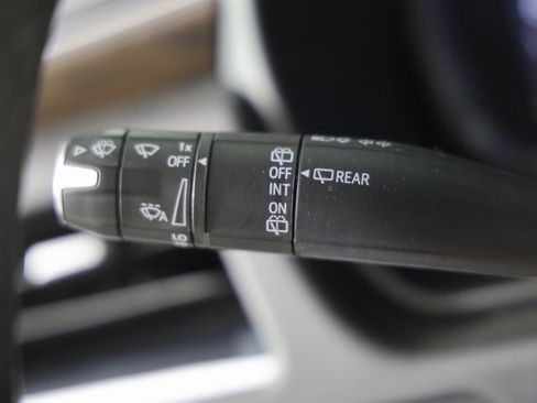 Used 2023 Chevrolet Suburban Premier image 15