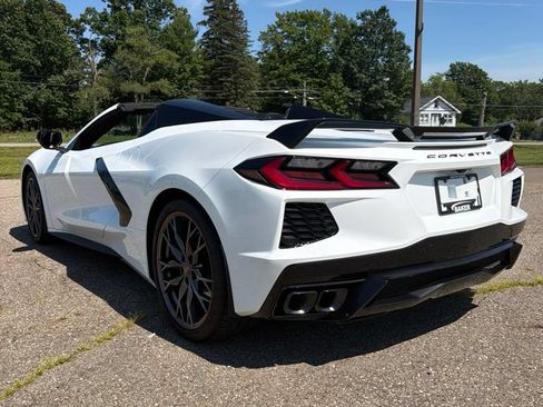Used 2024 Chevrolet Corvette Stingray Premium Conv w/ Z51 Performance Package RWD image 8
