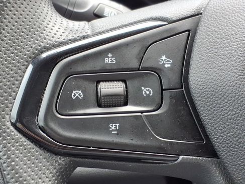 Used 2025 Chevrolet Trax LT FWD image 25