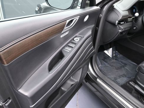 Used 2024 Genesis GV80 2.5T image 12