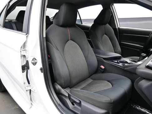 Used 2019 Toyota Camry LE w/ Convenience Package FWD image 14