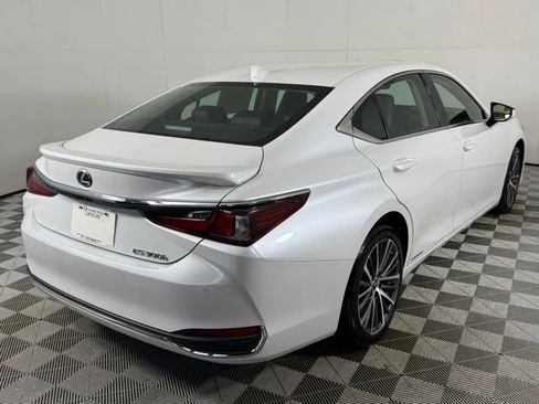 Used 2022 Lexus ES 300h w/ Premium Package image 8