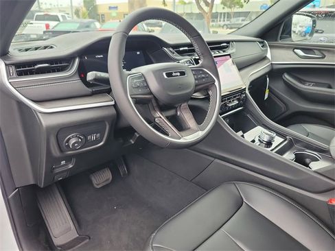 New 2025 Jeep Grand Cherokee L Limited image 18