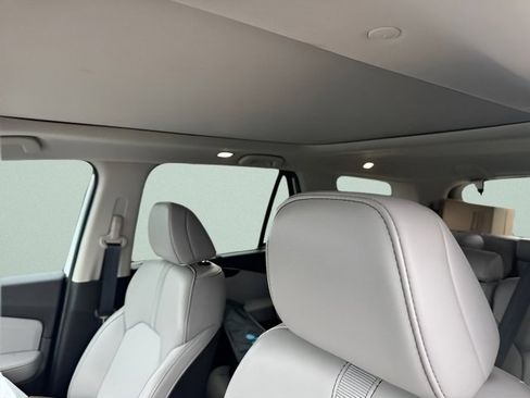 Used 2025 Honda Pilot Touring image 18