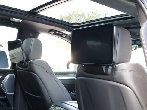 Certified 2025 Cadillac Escalade V w/ LPO, ONYX Package image 33