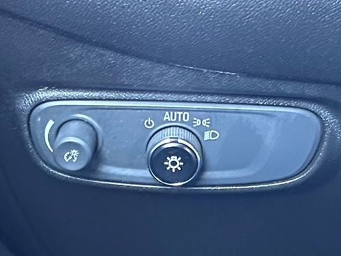 Used 2022 Chevrolet Equinox LS image 21