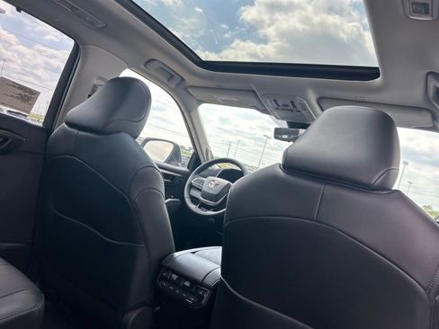 New 2026 Toyota Highlander Platinum image 34