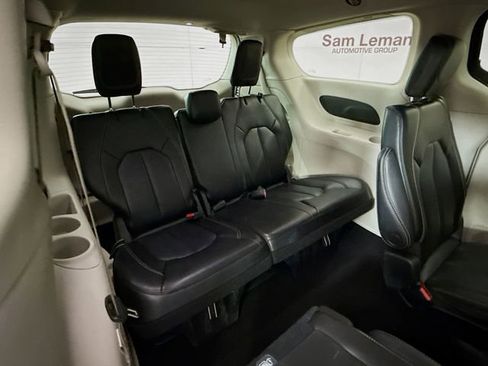 Used 2023 Chrysler Pacifica Touring-L image 25