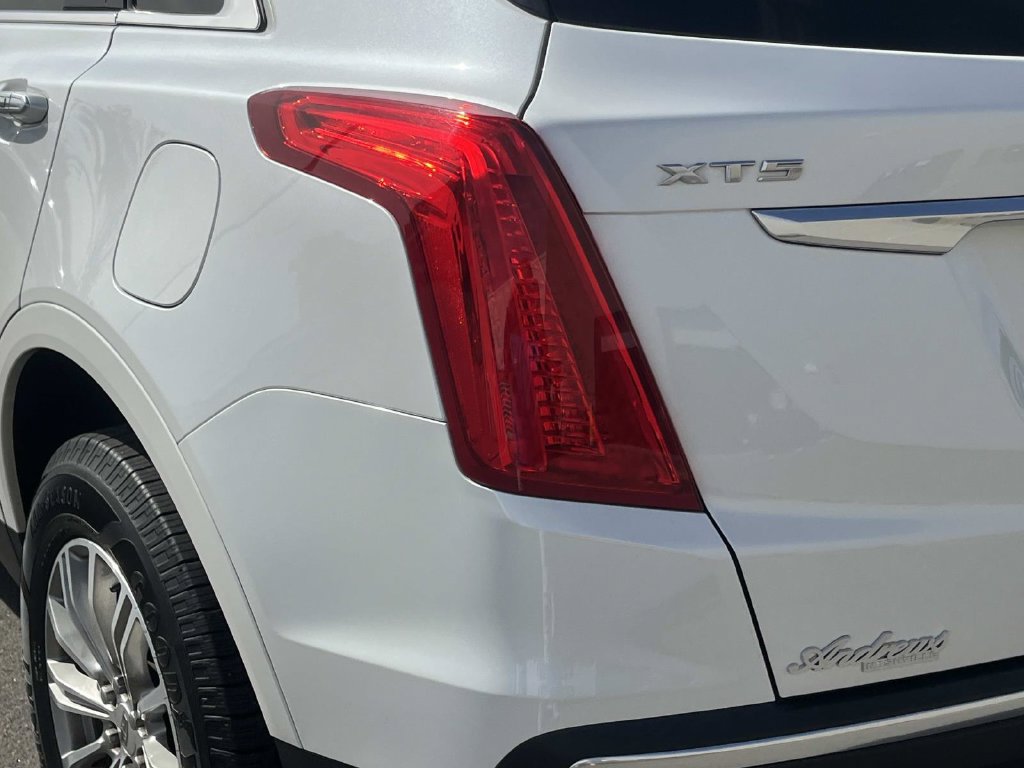Used 2017 Cadillac XT5 Luxury w/ Driver Awareness Package FWD image 10