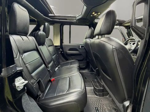 Used 2019 Jeep Wrangler Unlimited Sahara AWD/4WD image 12