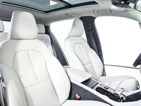 Certified 2026 Volvo XC40 B5 Plus AWD/4WD image 24