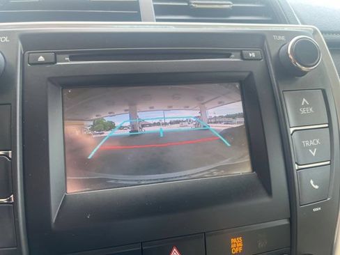 Used 2016 Toyota Camry LE FWD image 10
