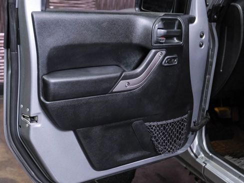 Used 2018 Jeep Wrangler Unlimited Sport S AWD/4WD image 37