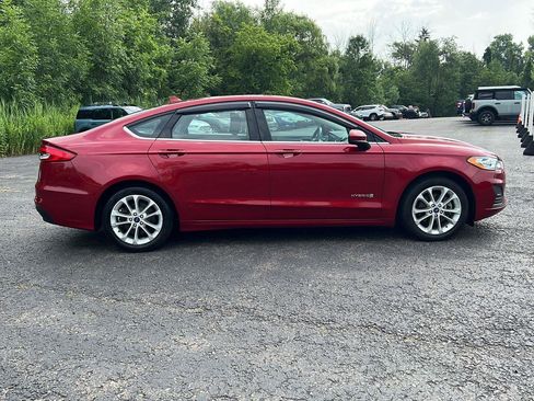 Used 2019 Ford Fusion SE FWD image 25