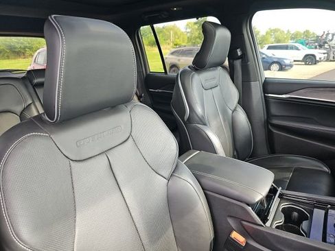 Used 2023 Jeep Grand Cherokee Overland w/ Luxury Tech Group IV image 33