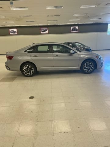 Used 2023 Volkswagen Jetta SEL FWD image 7