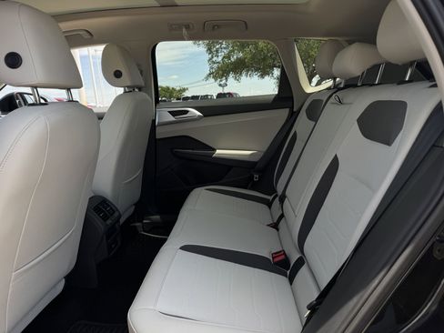 New 2025 Volkswagen Taos SE FWD image 28