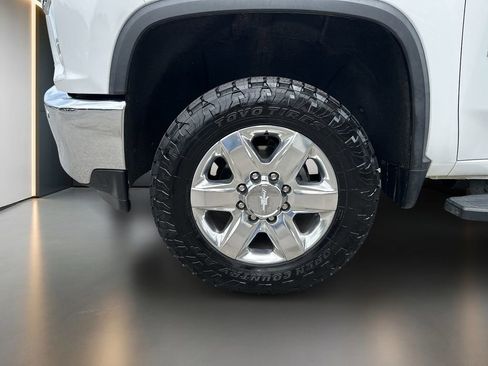 Used 2020 Chevrolet Silverado 2500 LTZ w/ LTZ Convenience Package RWD image 10