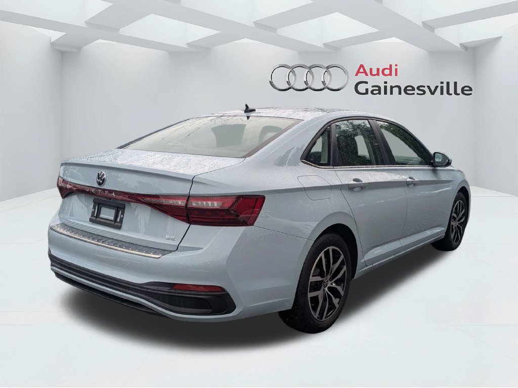Used 2026 Volkswagen Jetta SE FWD image 4