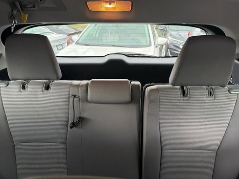 Used 2022 Toyota Highlander LE AWD/4WD image 21