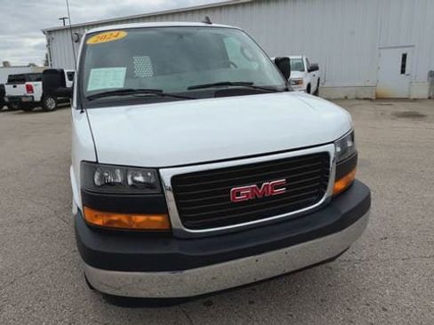 Used 2024 GMC Savana 2500 w/ Driver Convenience Package RWD image 4