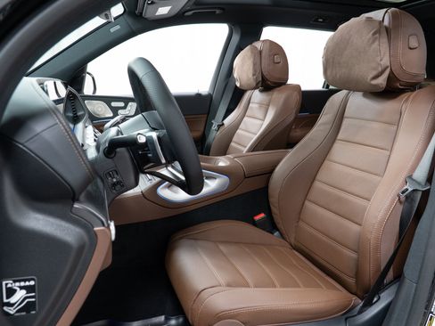 New 2026 Mercedes-Benz GLS 580 4MATIC image 12