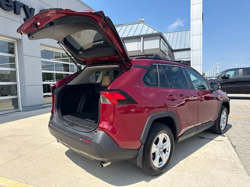 Used 2019 Toyota RAV4 LE w/ Carpet Mat Package AWD/4WD image 16