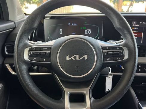 Used 2023 Kia Sportage LX AWD/4WD image 28