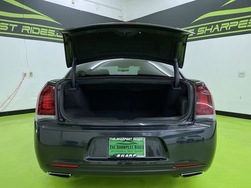 Used 2017 Chrysler 300 S image 9